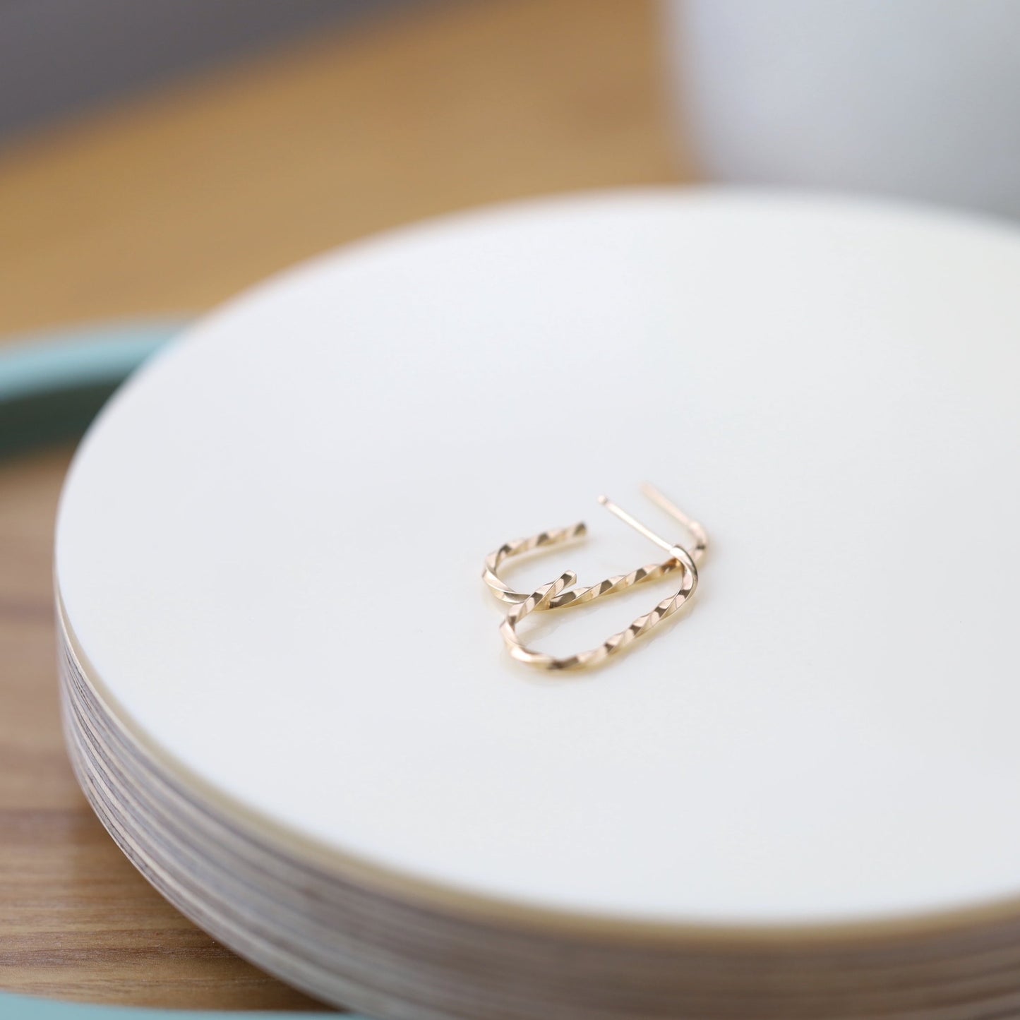 Small Twisted Oblong Hoops