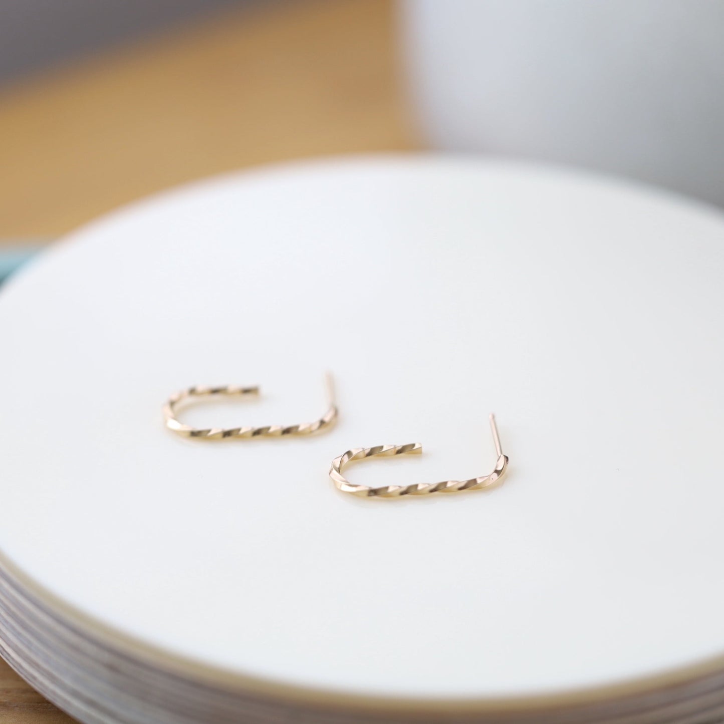 Small Twisted Oblong Hoops